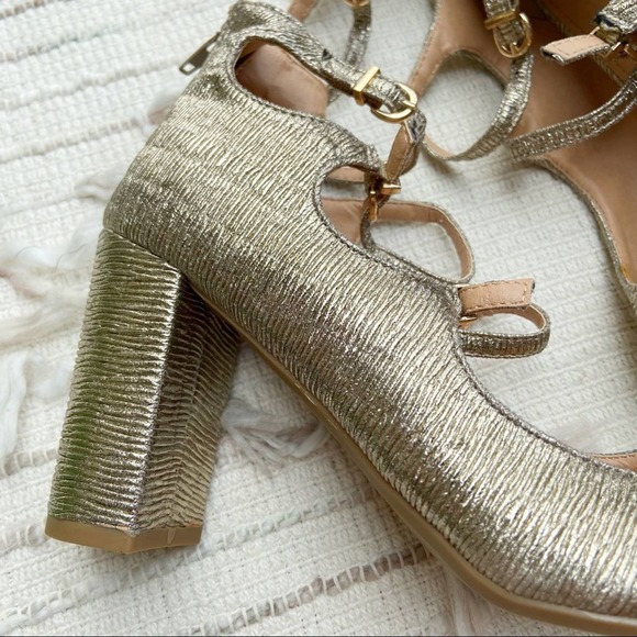 Report Deschutes gold metallic buckle front block heel party sandal Sz 7 NWOT - Picture 6 of 10